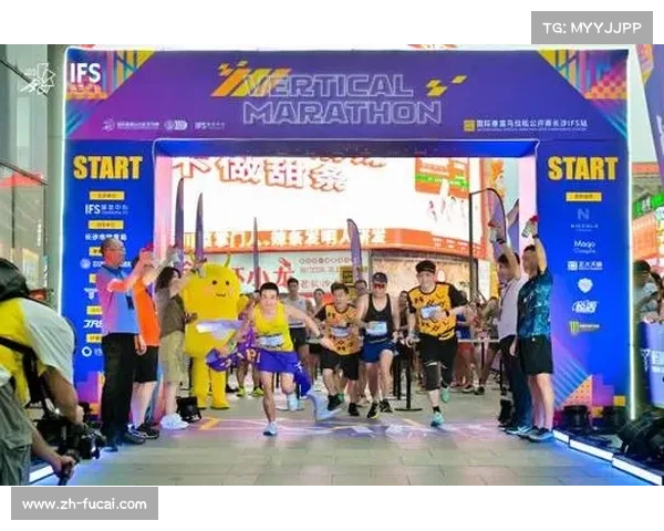 薛剑东以17分43秒成绩登顶长沙国际垂直马拉松452米创佳绩